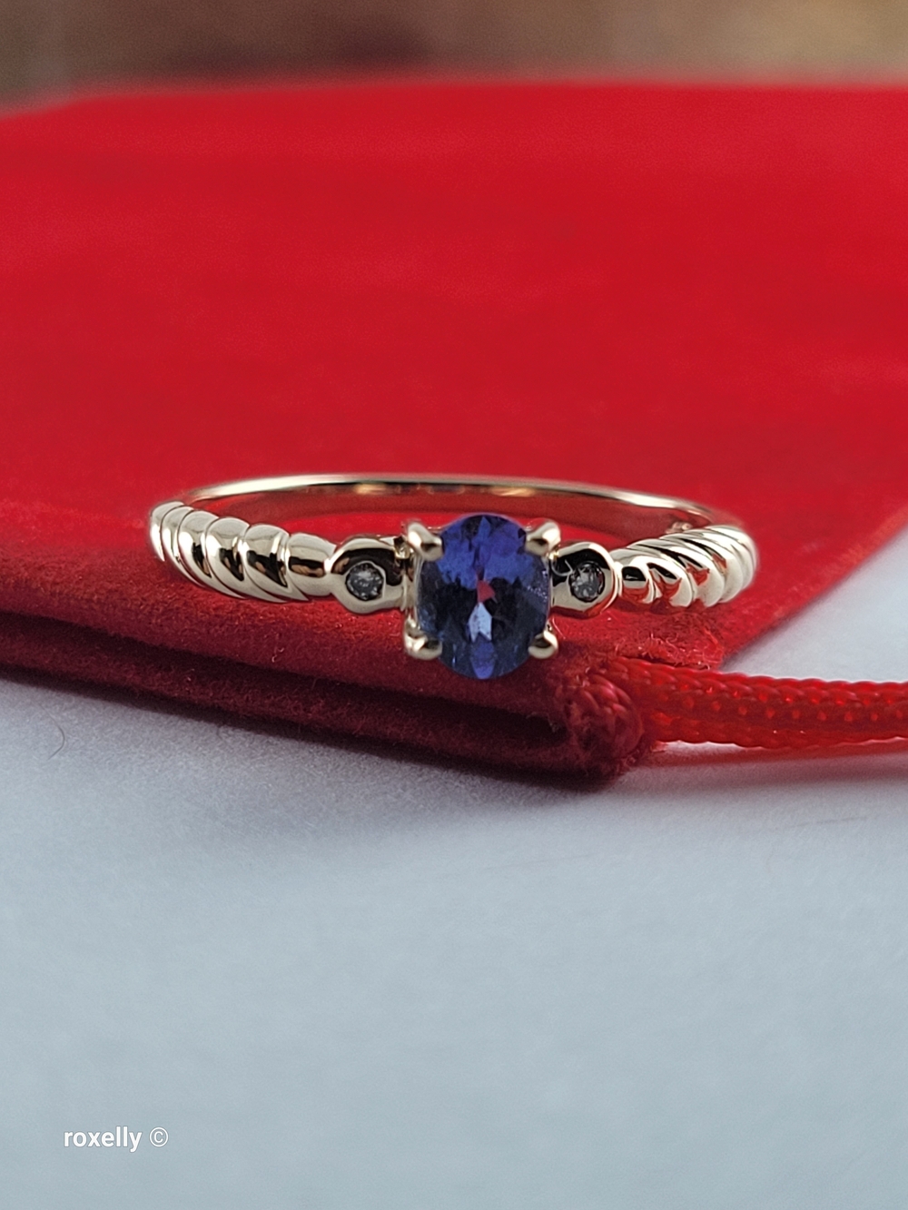 14K Yellow Gold Oval Tanzanite and Diamond Ring Size 7 - Solid Gold